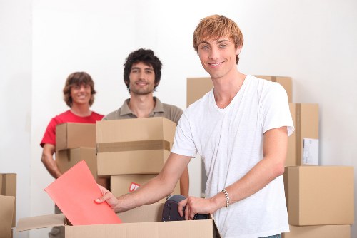Cookie policy notice on a moving company website